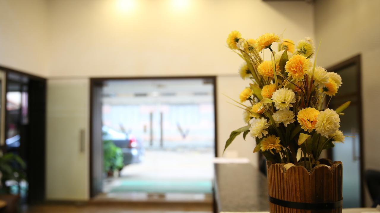 העיר בנגלור Hotel Venkat Presidency מראה חיצוני תמונה